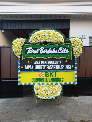 Papan Bunga Duka di Sumber Karya