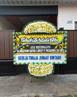 Papan Bunga Duka di Sumber Karya