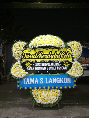Papan Bunga Duka di Sumber Karya