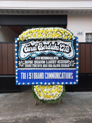 Papan Bunga Duka di Sumber Karya